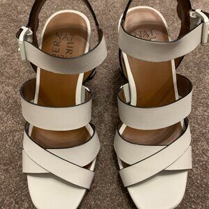 Naturalizer white leather heels size 6 wide
